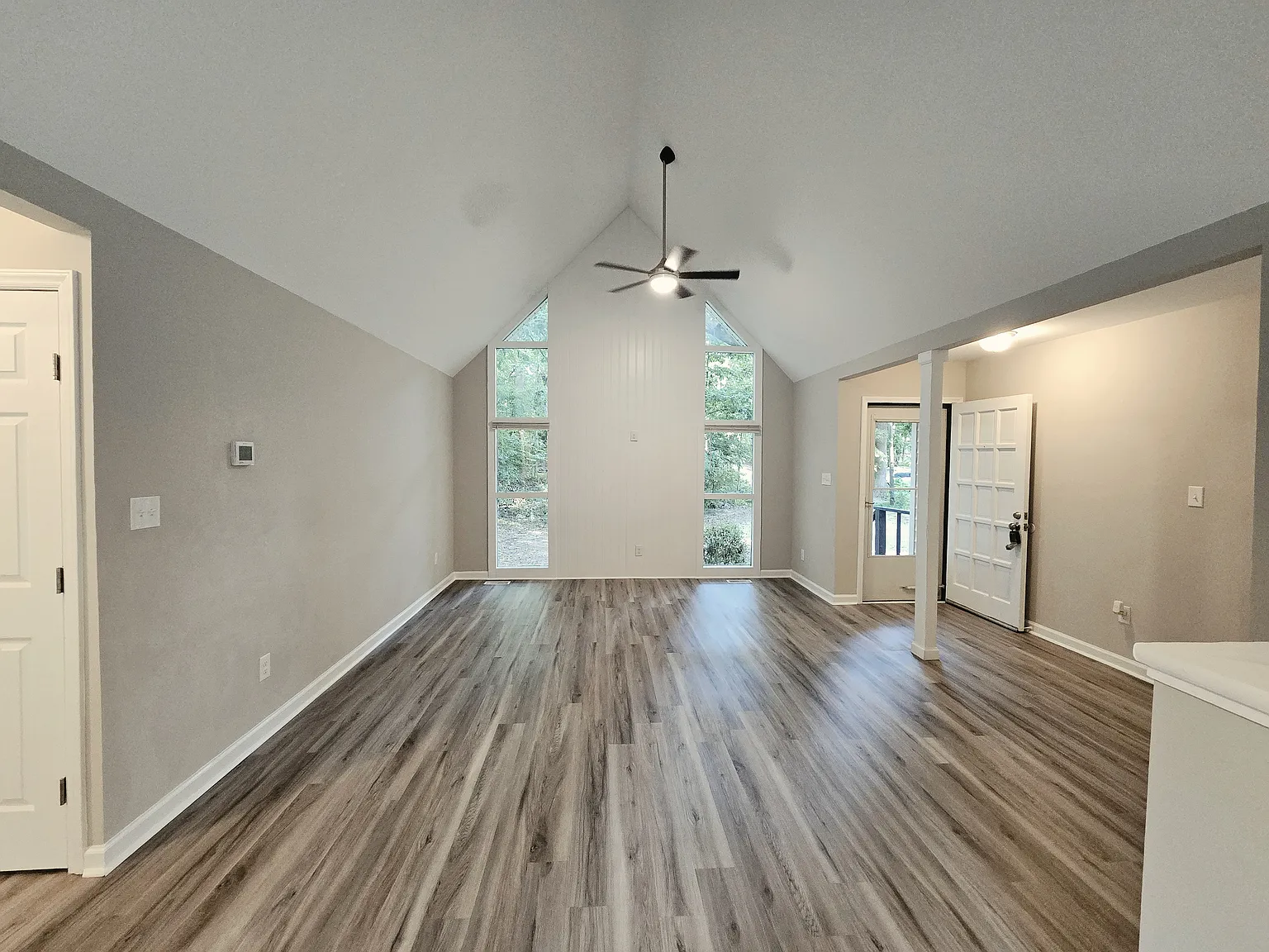 3 bed, 1270 sqft, $1,725 — Photo 2