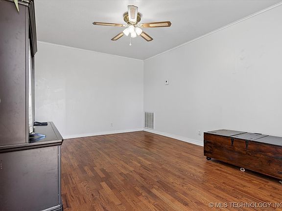 2nd image of 115 NE Avondale Ave