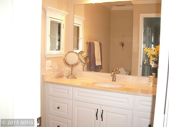 4th image of 946 Breakwater Dr