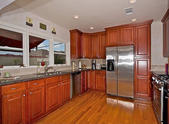 Brand New Kitchen w/Stainless Steel & Hardwood Flooring