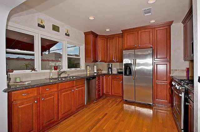 Brand New Kitchen w/Stainless Steel & Hardwood Flooring