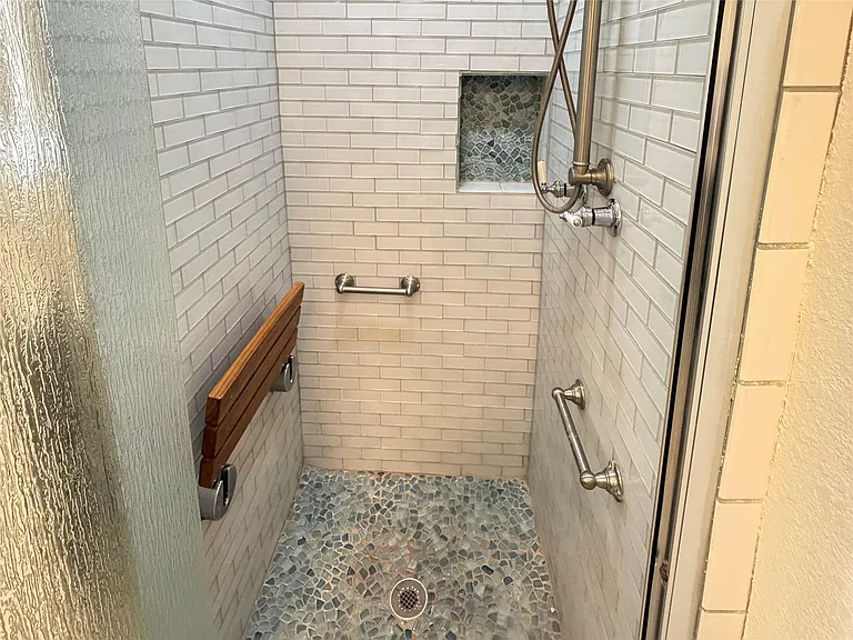 922 Hector Ave — Photo 29