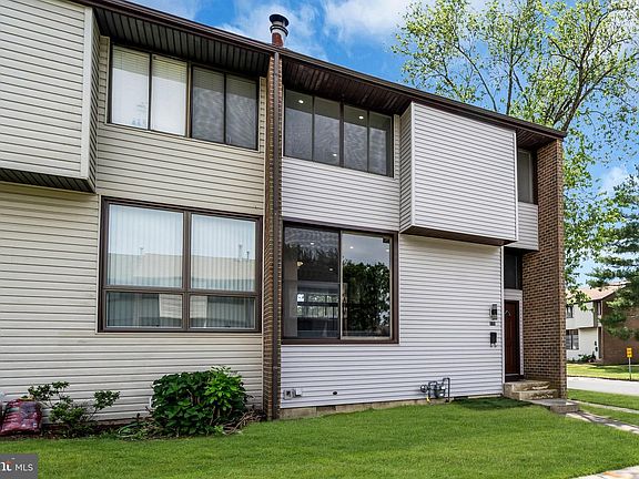 3rd image of 171 Hollingston Pl