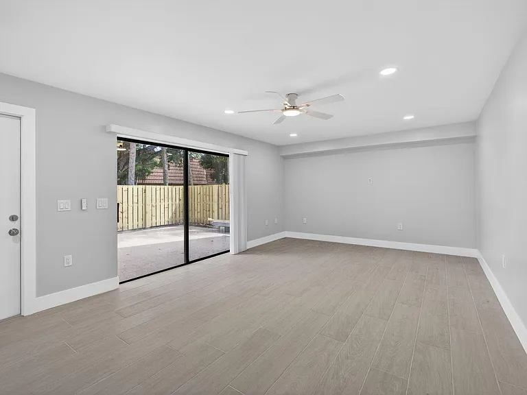 183 Charter Way — Photo 4