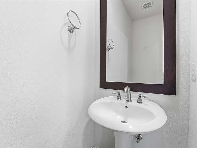 2305 Bastrop St #A — Photo 22