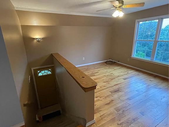 3rd image of 950 Lemoyne Ave #2