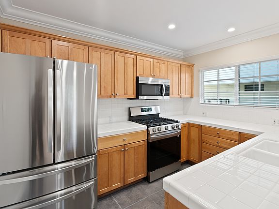 4th image of 1712 N Ogden Dr