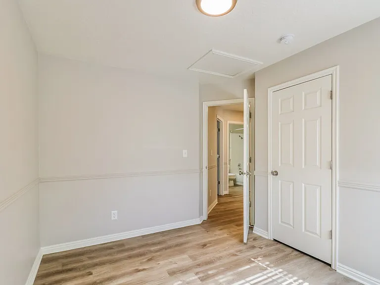 543 S 1330 W — Photo 13
