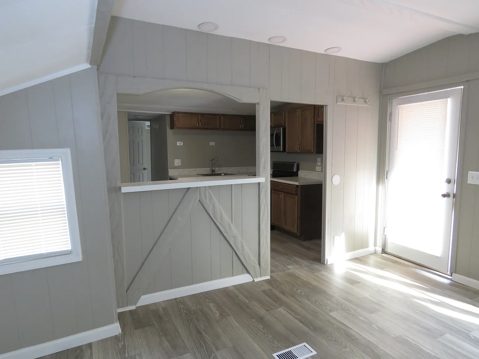 3 bed, 726 sqft, $1,400 — Photo 2