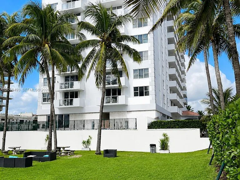 9195 Collins Ave #1012 — Photo 19