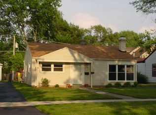917 N Douglas Ave, Arlington Heights, IL 60004