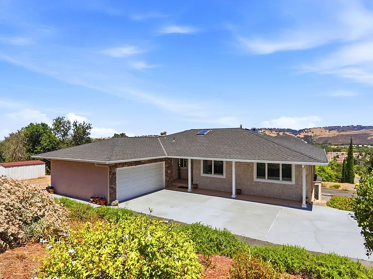 19563 Almaden Rd — Photo 3