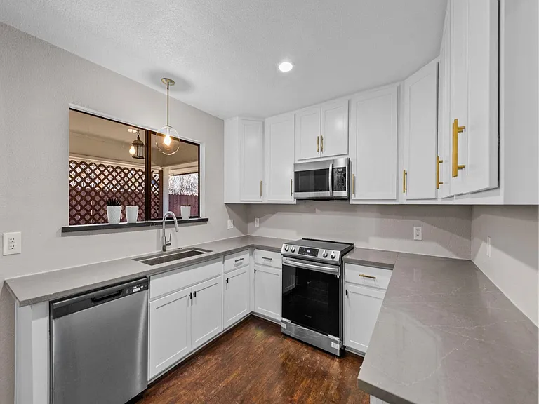 306 Dove Creek Trl — Photo 9