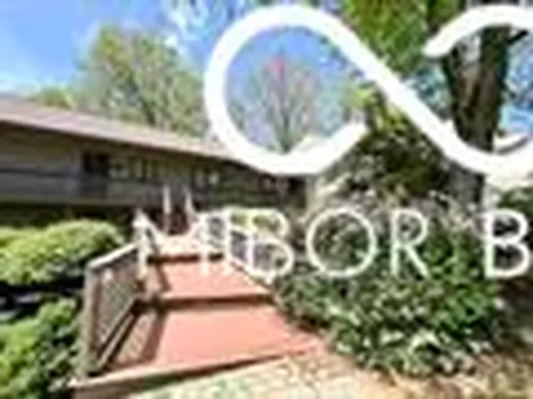 1843 E Waters Edge Dr #95, Bloomington, IN 47401