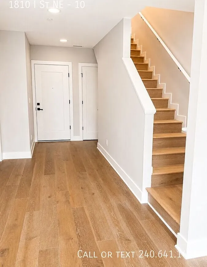Incredible 2 BR+ 2 BA Duplex Condo with a Deck in Carver-Langston! — Photo 2
