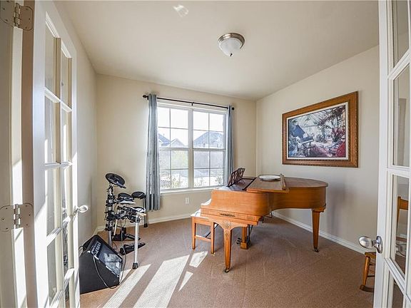 4th image of 3200 Glen Crest Ln