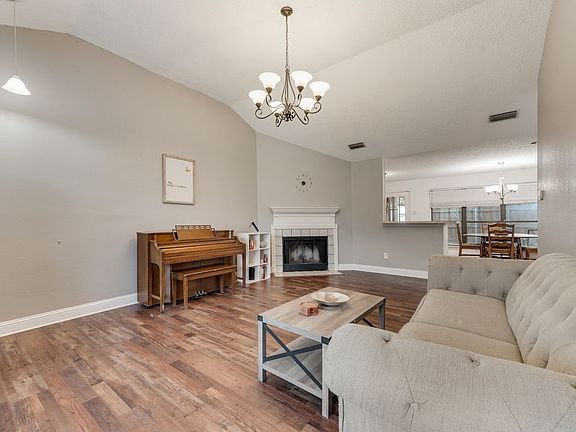 4th image of 2312 Ember Lee Dr
