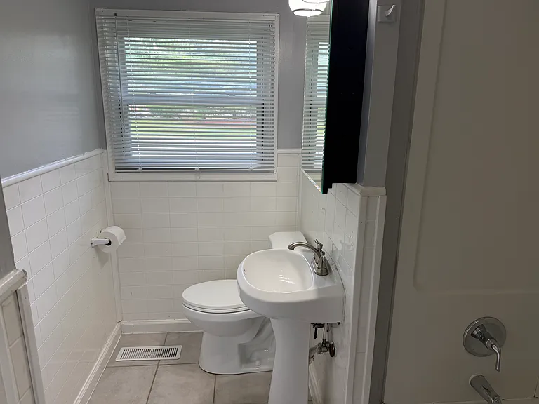 886 Lancaster Ave — Photo 9