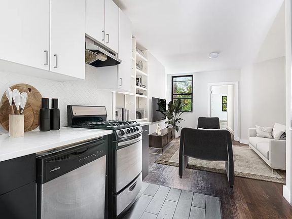 3rd image of 838 Jefferson Ave #L1