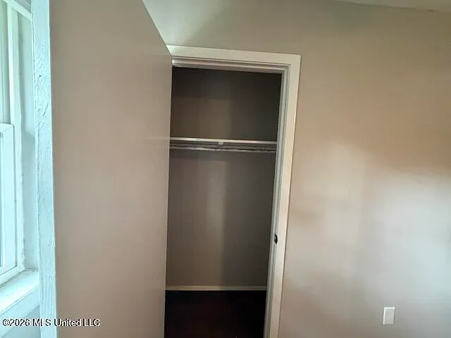 709 Shirley Dr — Photo 6