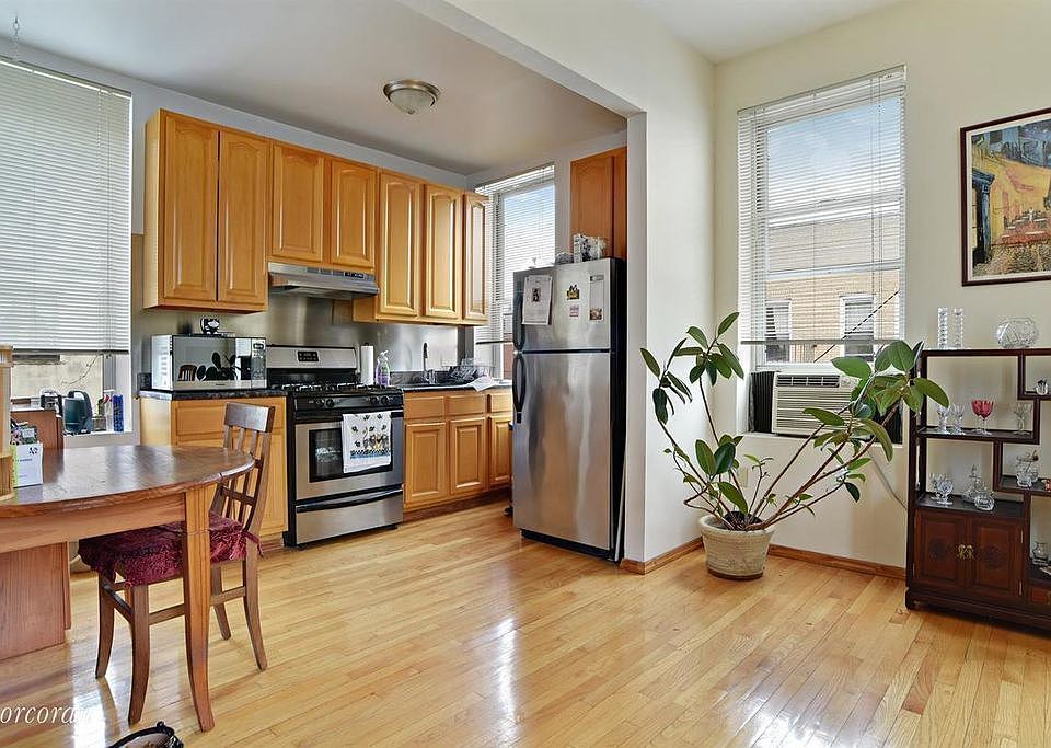 1st image of 255 13th St #3