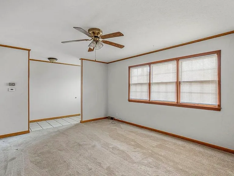 5246 N Crestwood Dr — Photo 4