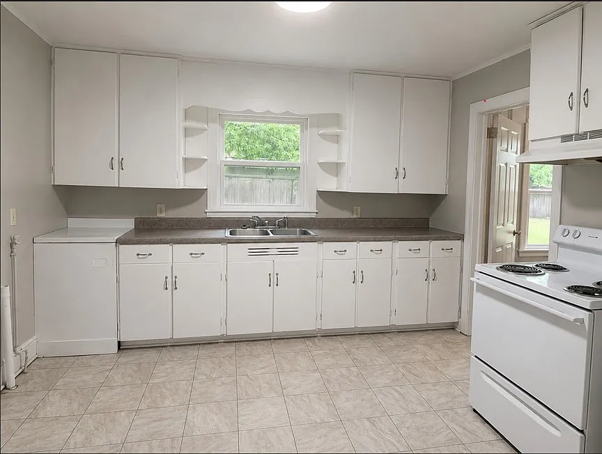 3 bed, 1269 sqft, $1,895 — Photo 3