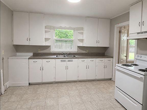 3rd image of 800 Mount Holly Huntersville Rd