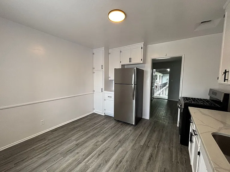 7056 Lanewood Ave — Photo 10