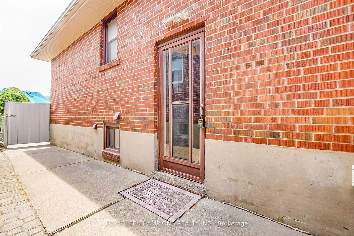 Building Photo - 65 Whitburn Cres