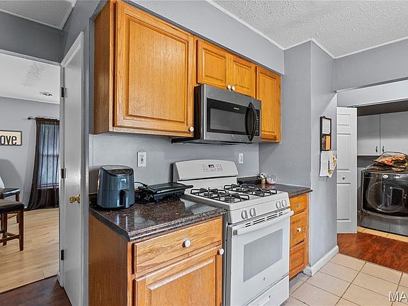 2nd image of 11894 Bridgevale Ave