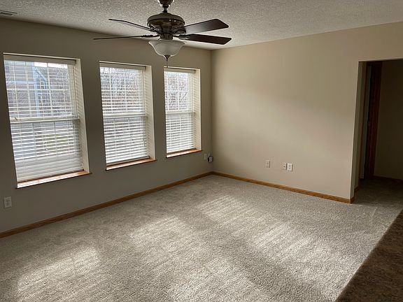 2nd image of 386 NE Olivewood