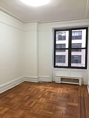 Rented by Solil Management | media 9