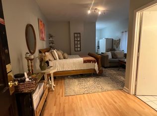 3443 N Broadway St #1E, Chicago, IL 60657