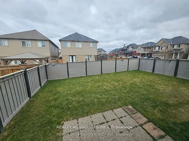 35 Cutts Cres — Photo 30