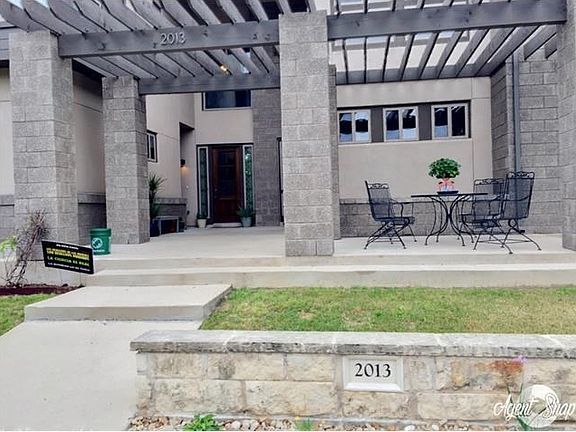 Mueller House Condo Porch Area