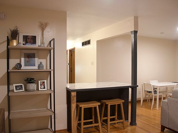 3rd image of 4376 Tholozan Ave
