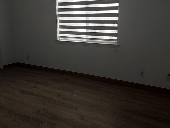 5th image of 825 Bristol Dr
