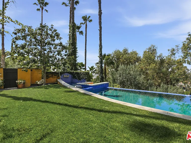 6203 Temple Hill Dr — Photo 21