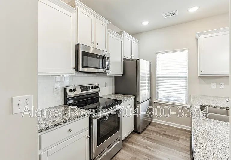 7213 Somerford Rd — Photo 3