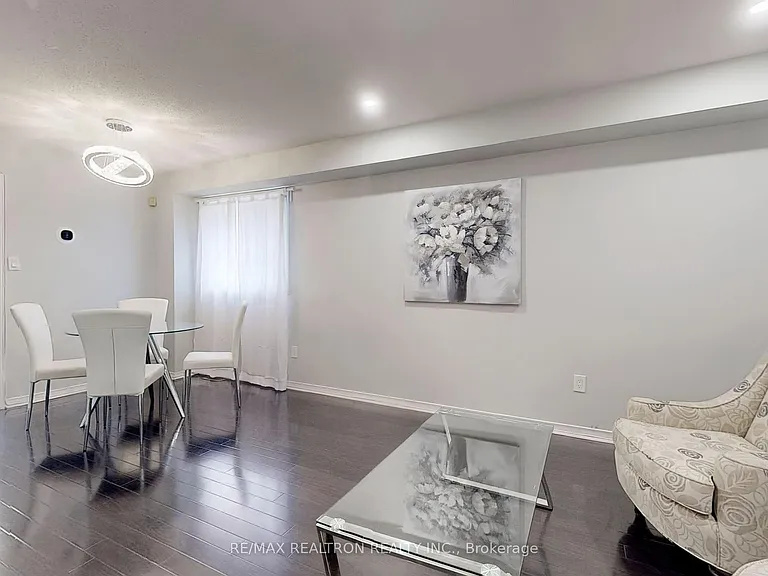 8 Estoril St #UPPER — Photo 29