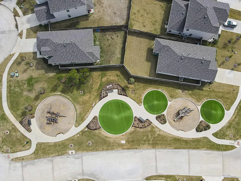 16435 Big Hickory Dr — Photo 32