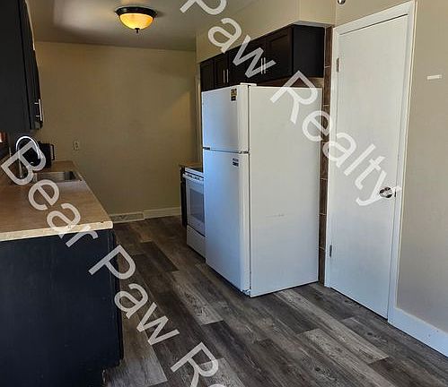 3rd image of 904 Coolidge St