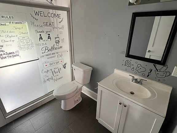 4th image of 415 E Chicago Ave #2