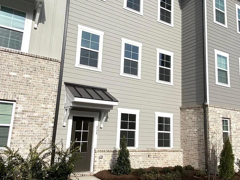 336 Clementine Dr — Photo 2