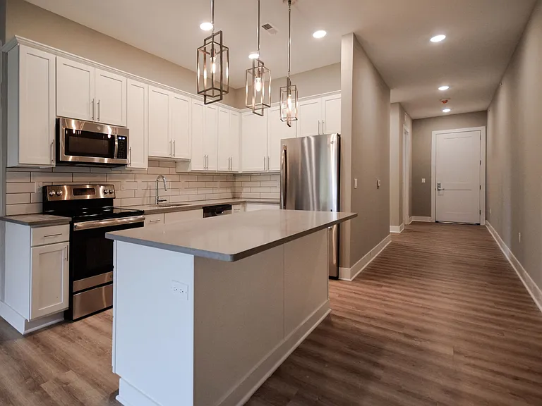 Cedar Valley Luxury Apartments — Photo 12