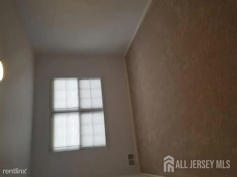804 Maple Hill Dr — Photo 17