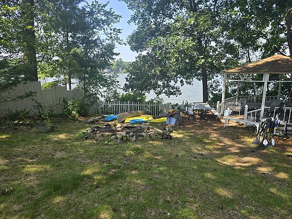 3rd image of 5 Shore Rd