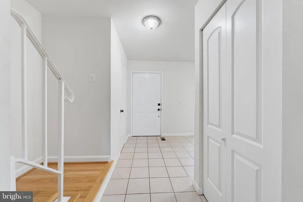 3 bed, 4.0 bath, 1320 sqft, $2,850 — Photo 2