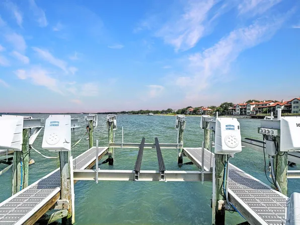 80 Baybridge Dr #B, Gulf Breeze, FL 32561